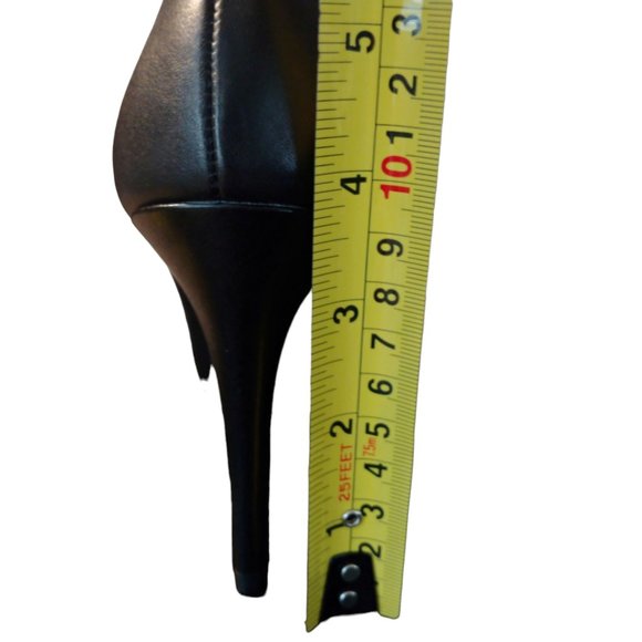 White House Black Market Scarlett Black and White Pumps - Size 9 - Picture 12 of 14